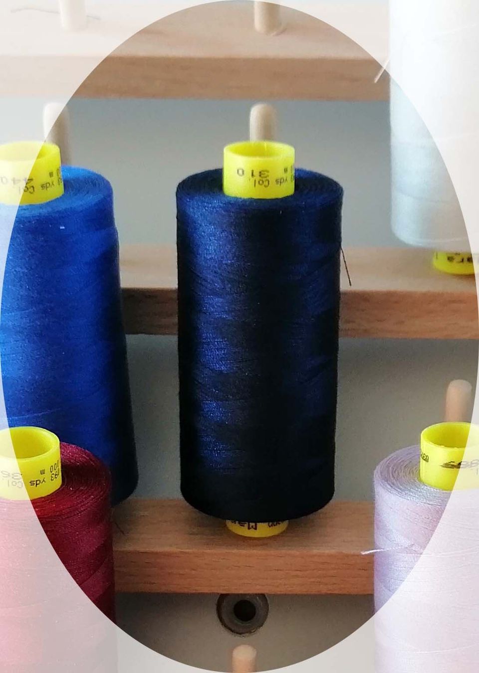 Cordicelle & Fili: Nähfaden Gütermann 120 feine Stoffe 1000m - 310 dunkelblau – Nuovo e nell'imballaggio originale da Winterthur venduto da LederSchneiderei