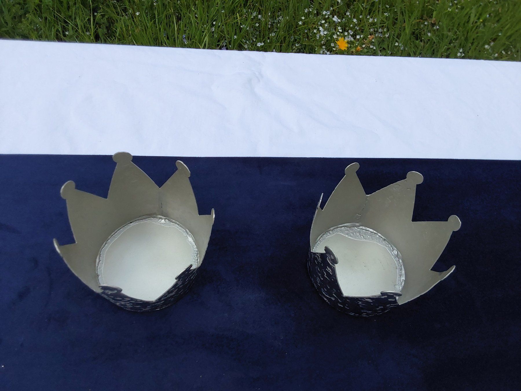 Tutte le decorazioni: Kronen 2er Set Tisch- / Raumdekoration – Nuovo (secondo la descrizione) da Rüegsbach venduto da hpl02 1