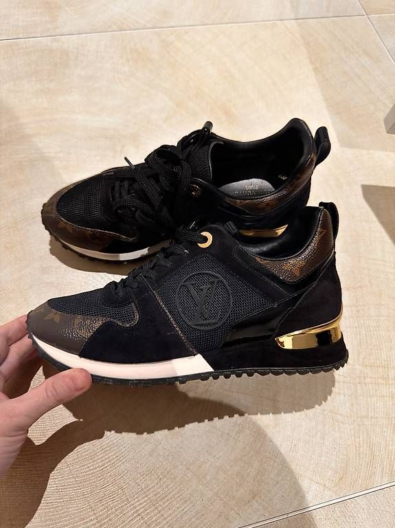 Scarpe da donna: Louis Vuitton Run Away Sneaker Gr.37 – Usato da Uzwil venduto da FatimeS