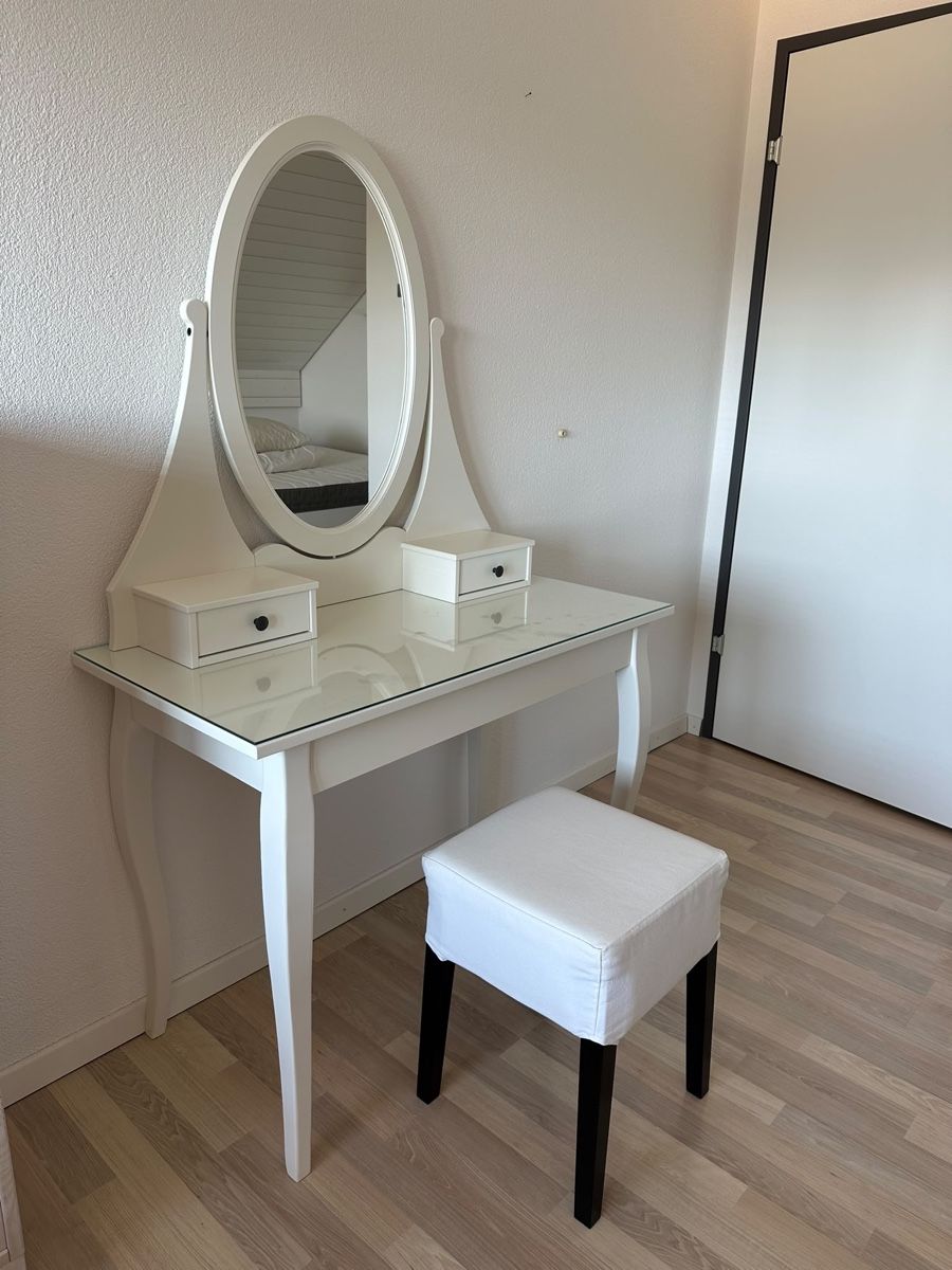 Ikea Tavoli da trucco: HEMNES Schminktisch mit Hocker – Usato da Solothurn venduto da yan_896d
