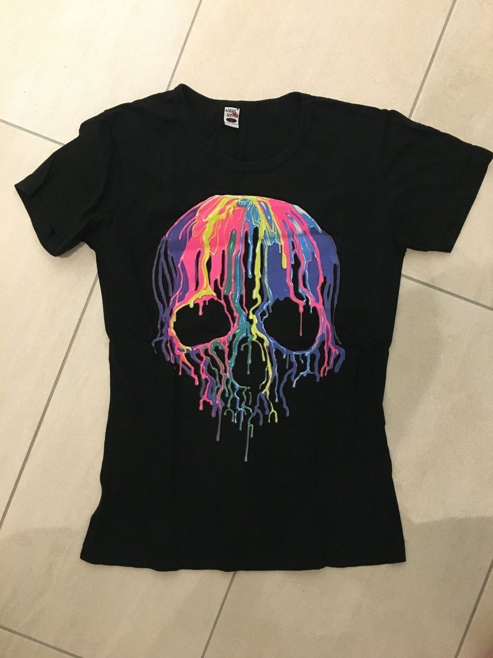 T-Shirts: T-shirt tête de mort design fluo – Gebraucht aus PRILLY von hurricane2000