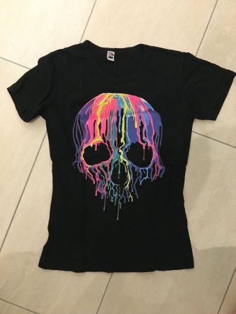 T-shirt tête de mort design fluo