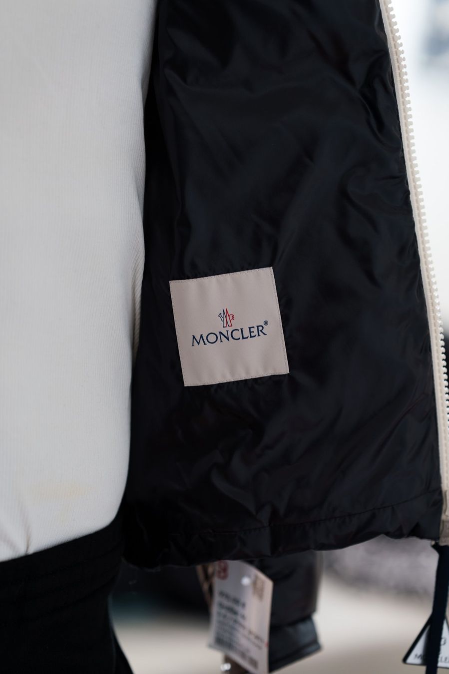 Moncler Giacche: Moncler Daunenjacke – Nuovo (secondo la descrizione) da Ennetbürgen venduto da jla_kh29 5
