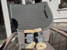 Olivgrüne Pony-Dressurschabracke & COB-Gamaschen