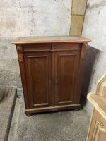 Antiker Schrank, Holz, 2 Türen, zu verkaufen! 46 Zeichen