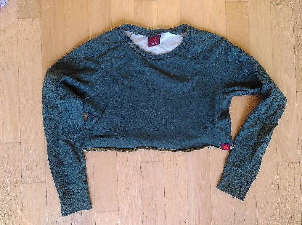 Pullover & Sweatshirts: Nachhaltiger Crop-Pulli – Gebraucht aus Zürich von Dory12