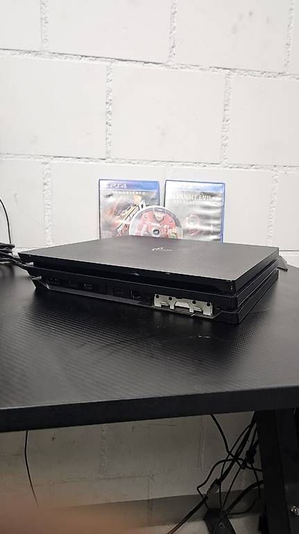 Sony Console: Playstation 4 Pro 1T + Controller und Spiele – Usato da Sils im Domleschg venduto da col_5rjr 4