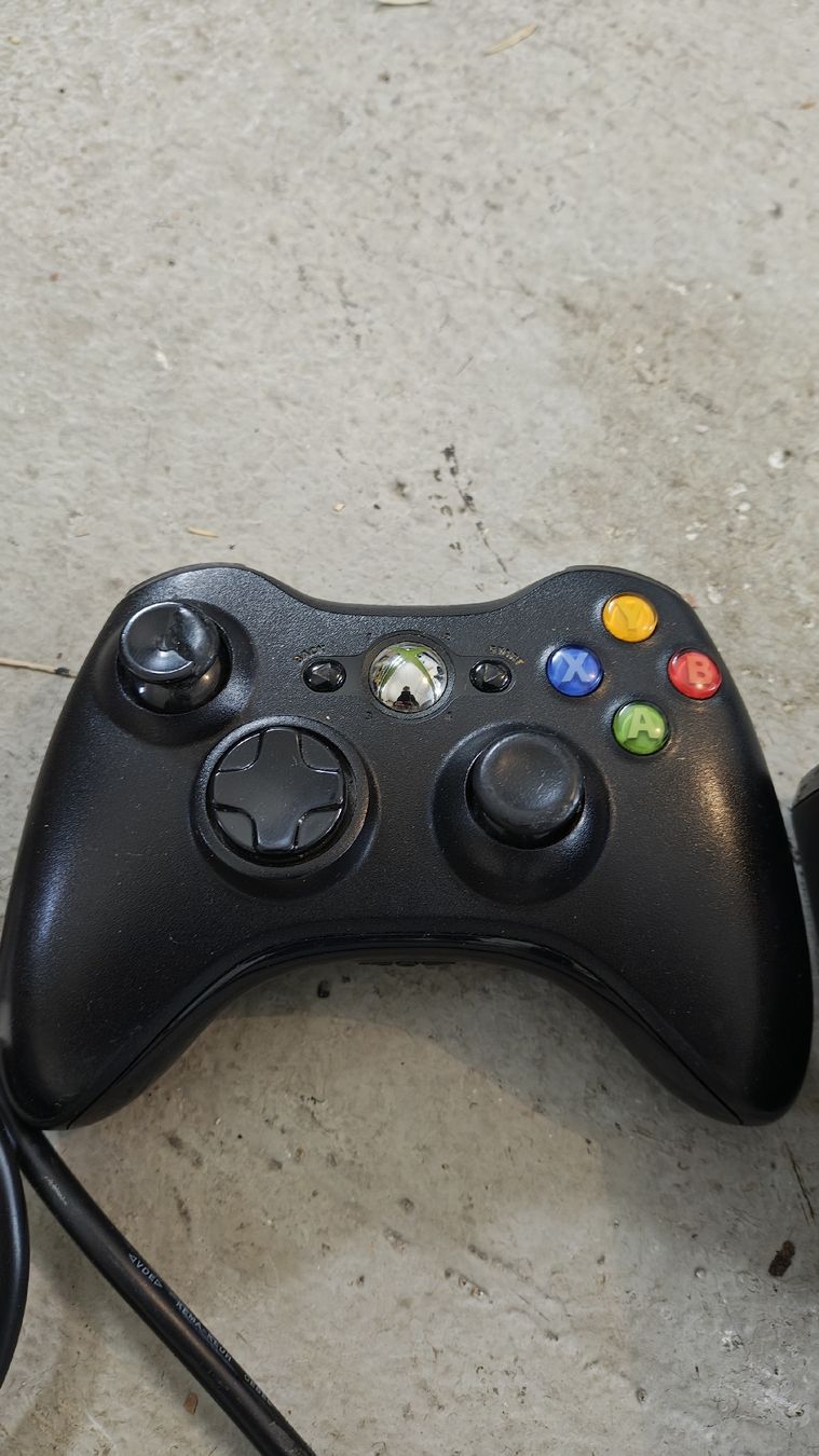 Microsoft Console: Xbox 360 S schwarz + 1xController AB 1 CHF – Usato da Montagnola venduto da mattbert86 1