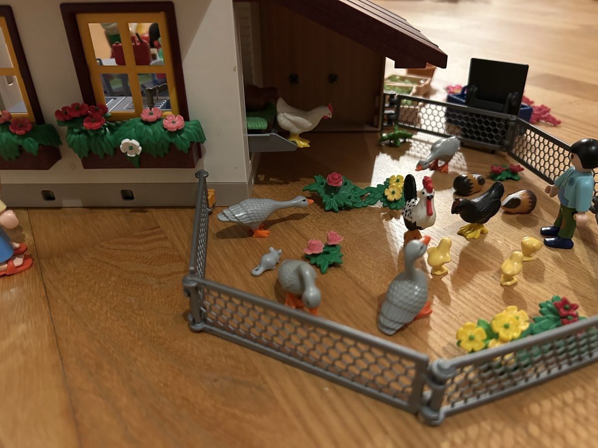 Playmobil Giocattoli: Playmobil-Bauernhaus – Usato da Lengnau AG venduto da Mefari 8