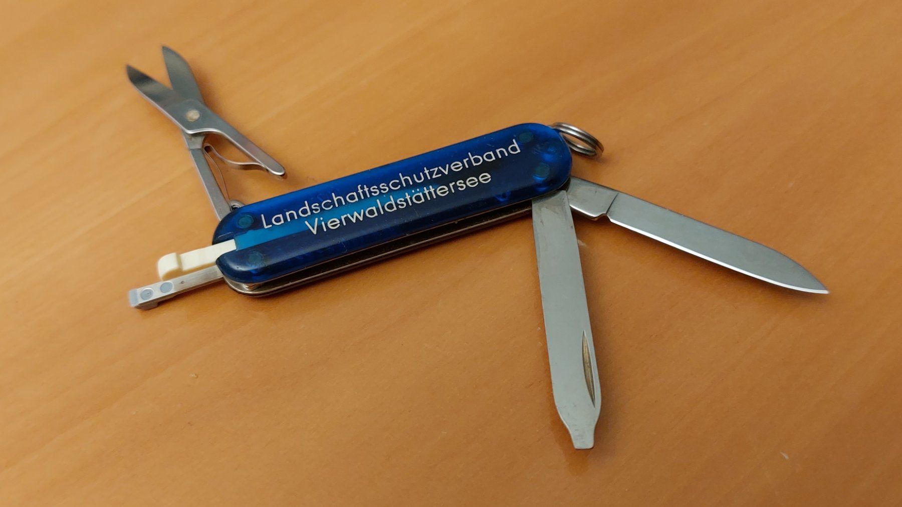 Victorinox Taschenmesser: VICTORINOX 2 Classic Knifes Sonderedition – Gebraucht aus Rotkreuz von CLASAX 1