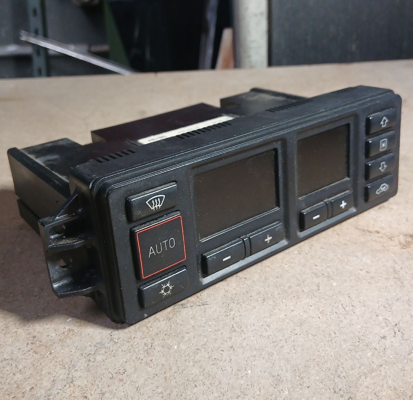 Audi Tutti pezzi di ricambio auto: Commande de ventilation Audi A3 1996-2003 – Usato da la heutte venduto da Auto-stock