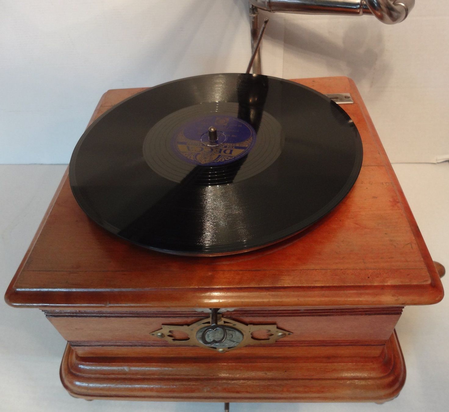 Plattenspieler: Schweizer Grammophon mit Münzeinwurf – Gebraucht aus Hemishofen von Phonomandy 3