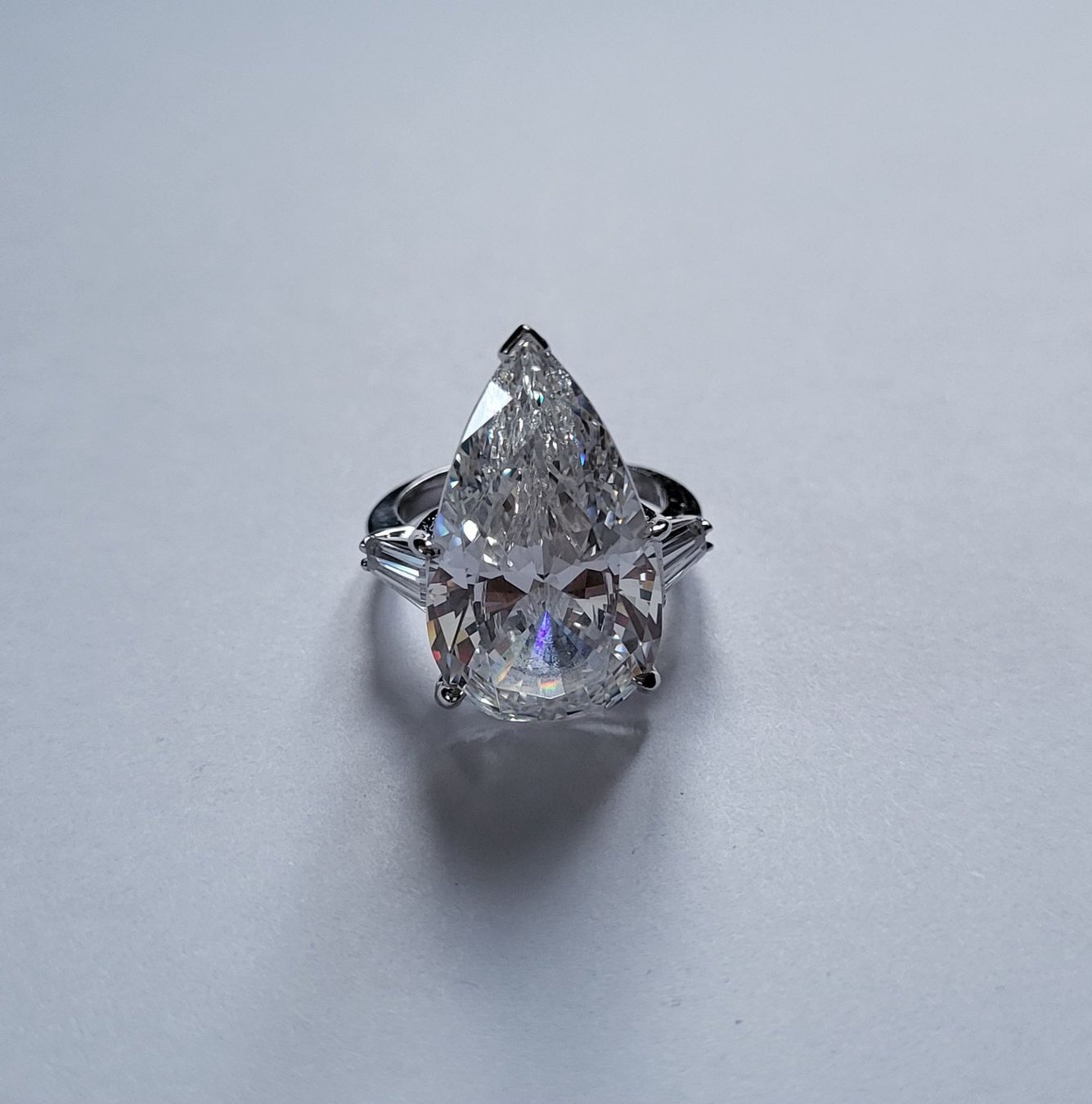Anelli: Massiv 585 Weiss Gold Ring Mit Steine – Usato da Wald ZH venduto da Aniade 5