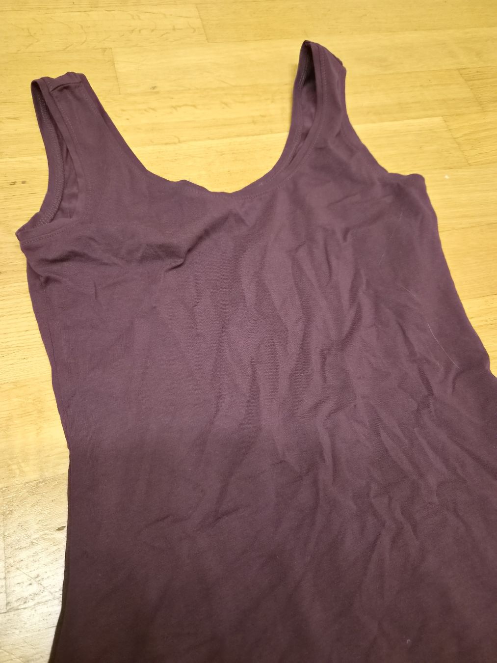 Zalando Vestiti: Robe Zalando Essentials bordeau taille S  – Usato da Penthaz venduto da Sosotroc 2