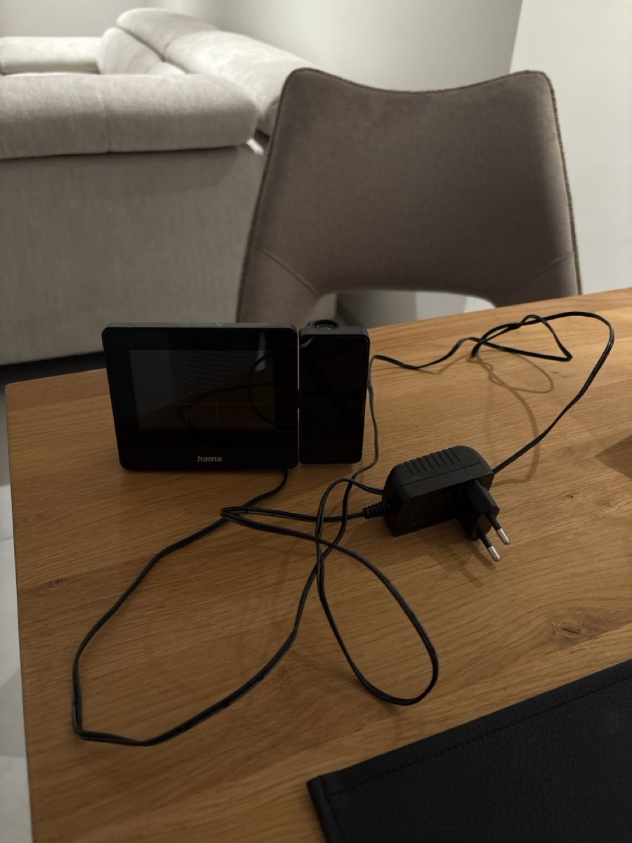 Sveglie: Digitaler Wecker mit Laserfunktion Baterie/Stecker – Nuovo (secondo la descrizione) da Zürich venduto da alivasalli