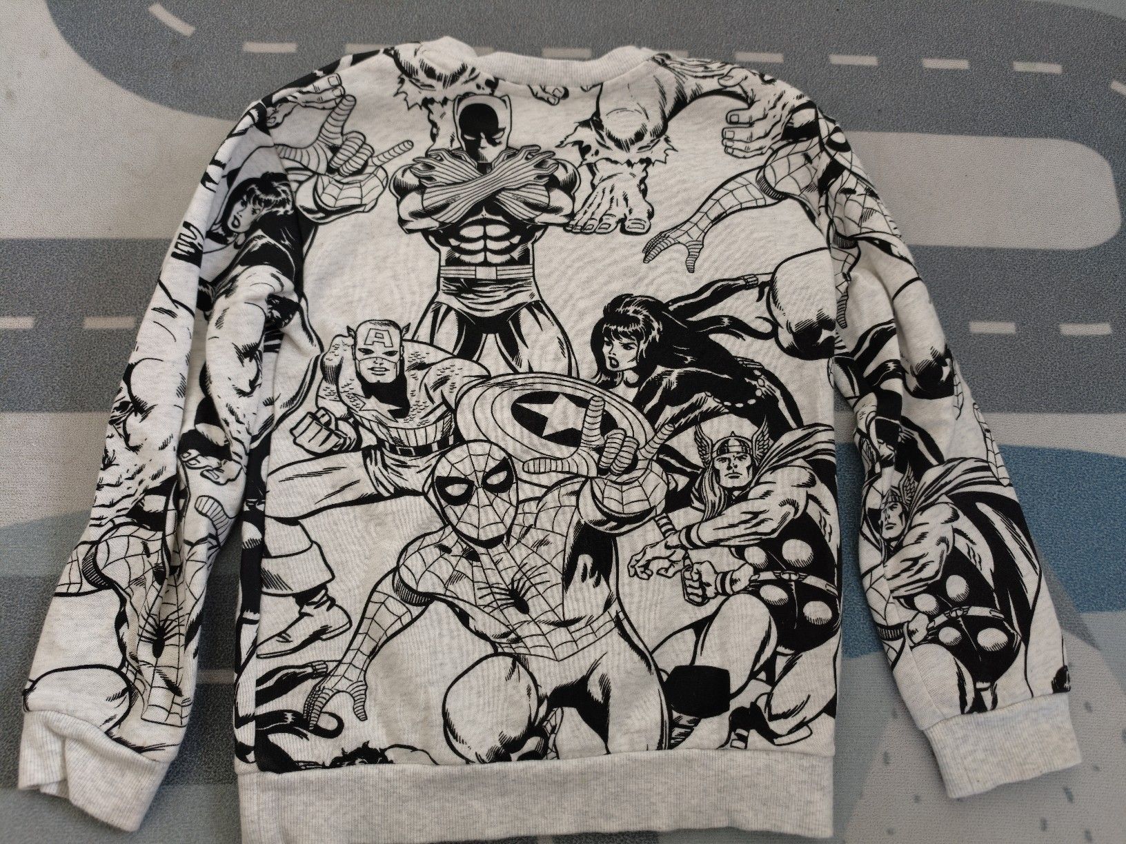 Kleiderpakete & -sets: 6 Pullover Set Kinder Gr. 122/128 gebraucht – Gebraucht aus Naters von Nikii 2