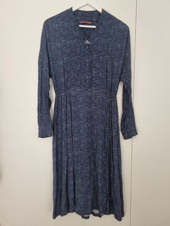 Robe Comptoir des Cotonniers motif feuilles bleu foncé
