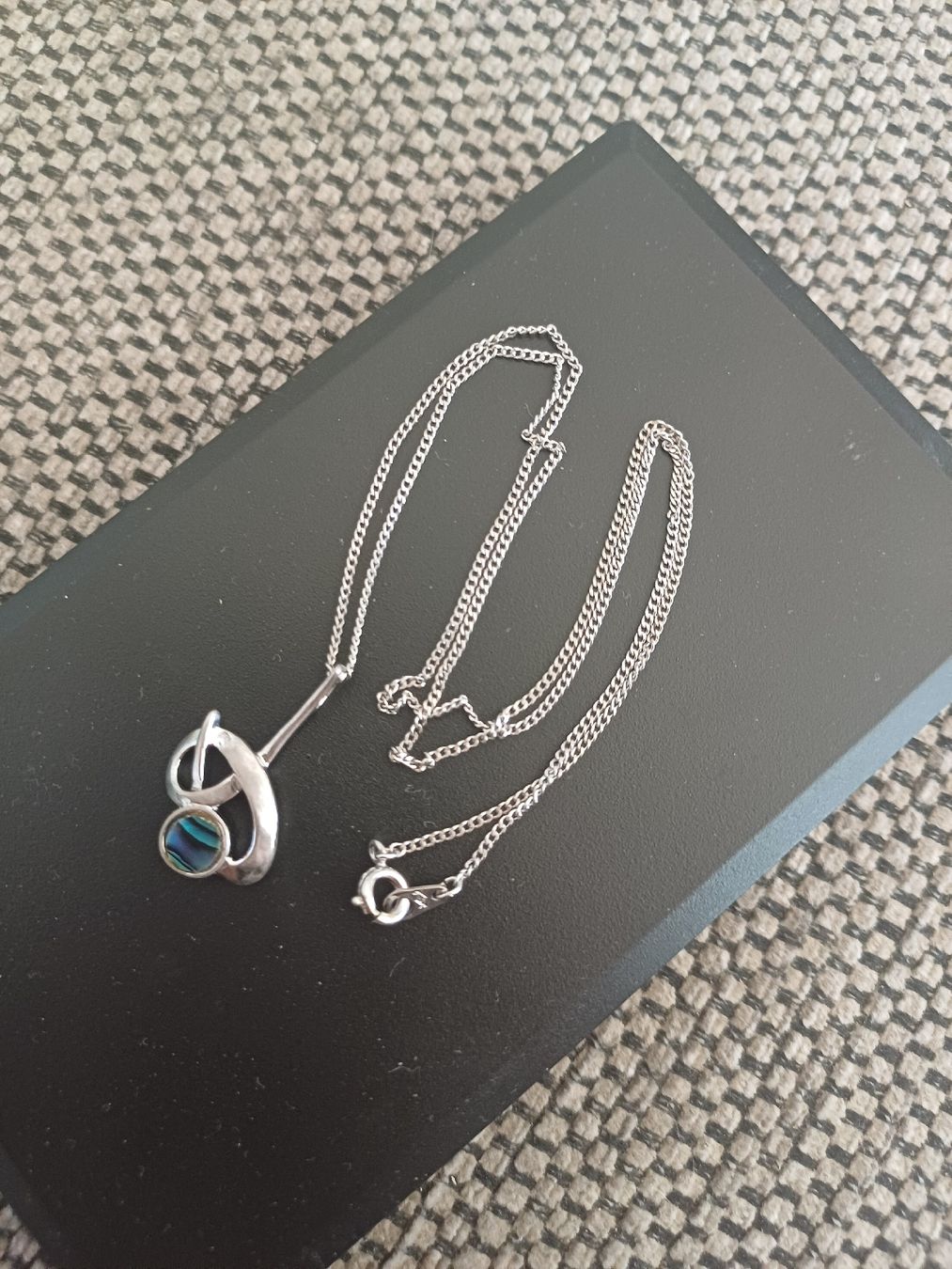 Catenine: Silbrige Kette mit Anhänger  – Usato da Ostermundigen venduto da Loulilou86