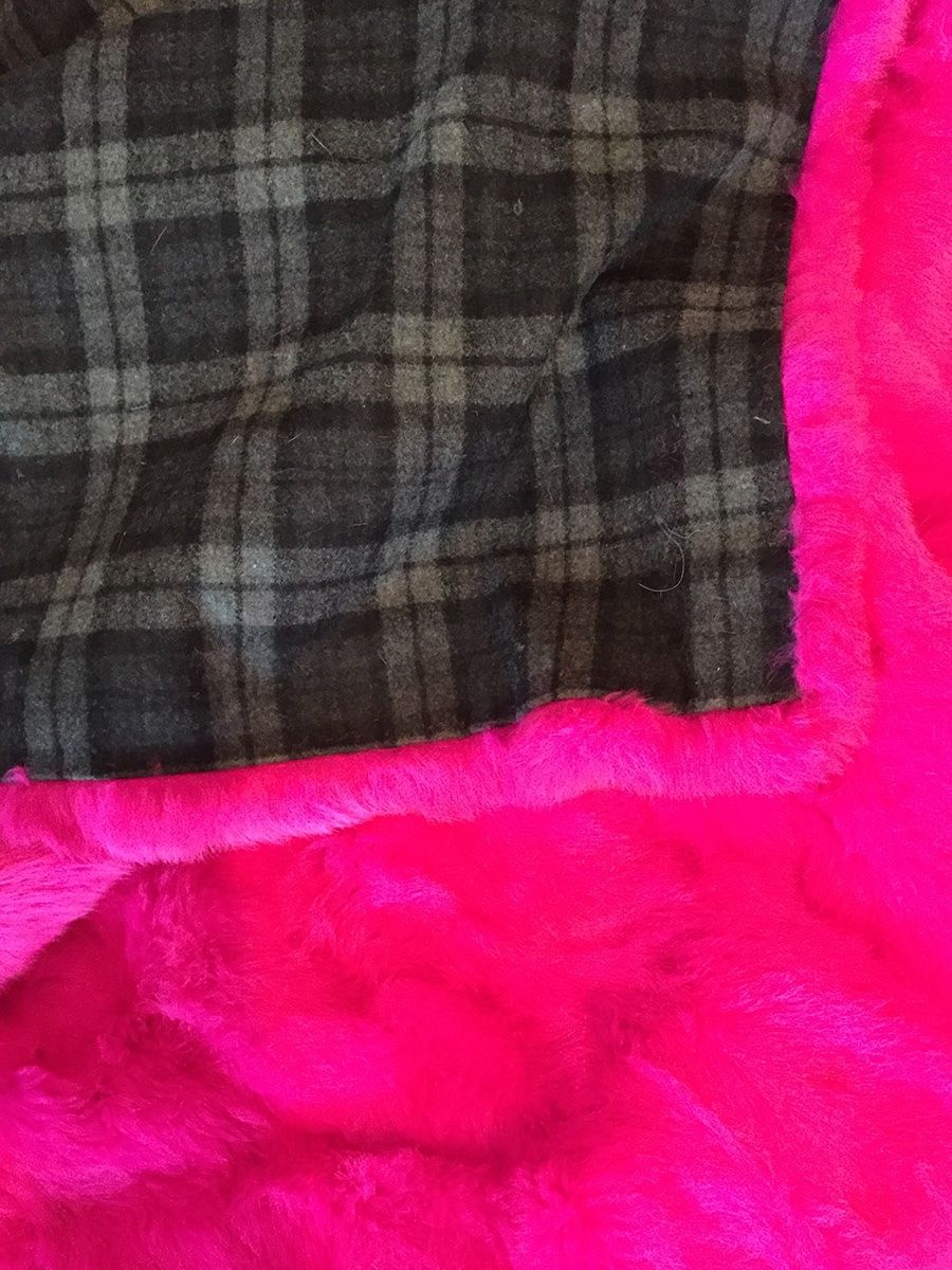 Couvertures: Plaid en fourrure de lapin rose – D'occasion à Genève par lamenagerie 1