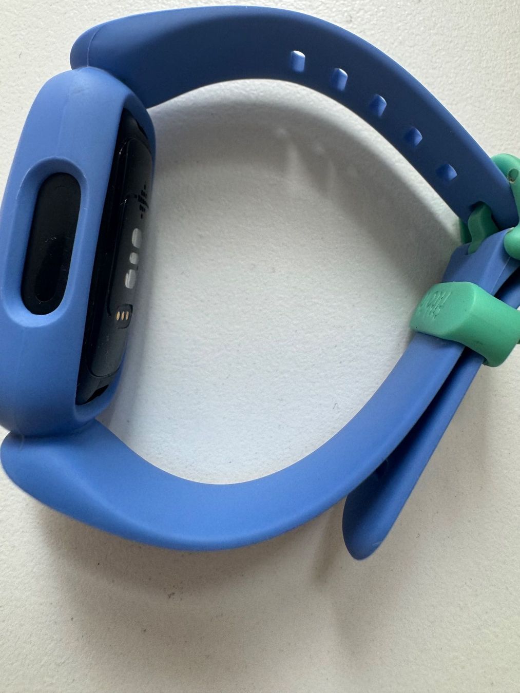 Fitbit Smartwatch: Fitbit Ace 3 bleu avec chargeur – D'occasion à Chatelaine par lae_7h8n 1