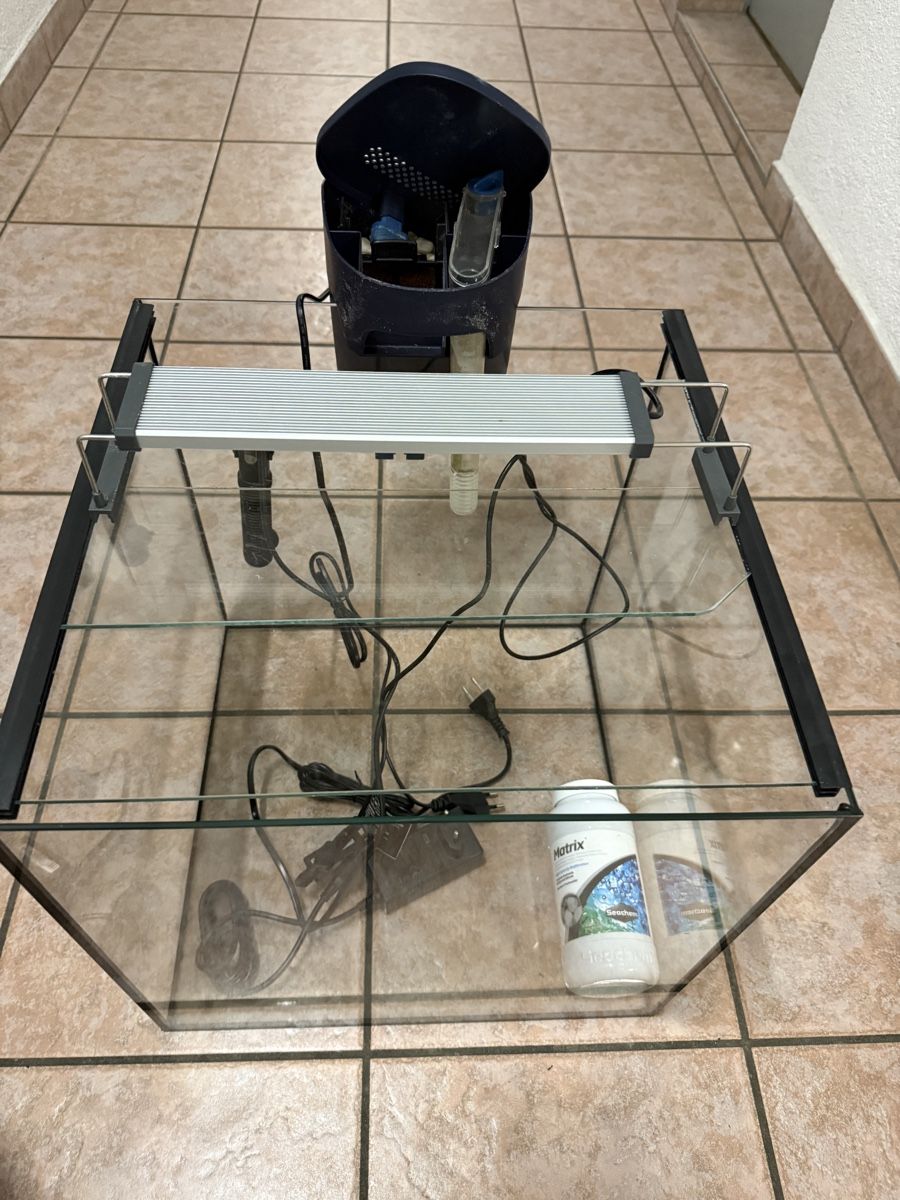 Acquari: Aquarium 64L 40x40x40 – Usato da Winterthur venduto da Lati85