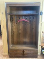 Gut erhaltene Garderobe