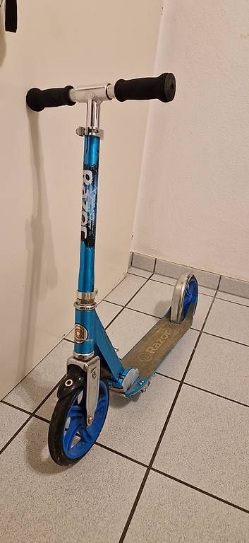 Jouets: Trottinet Razor – D'occasion à Gerolfingen par Lia_01