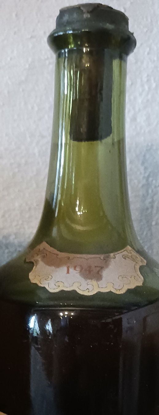 Wein: Antiker Wein, 1947, "Vin Jaune" – Gebraucht aus Basel von goldfinger63 1