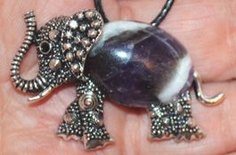 Brosche oder Halskette C-224 – Elefant Amethyst 4,5 x 3 cm