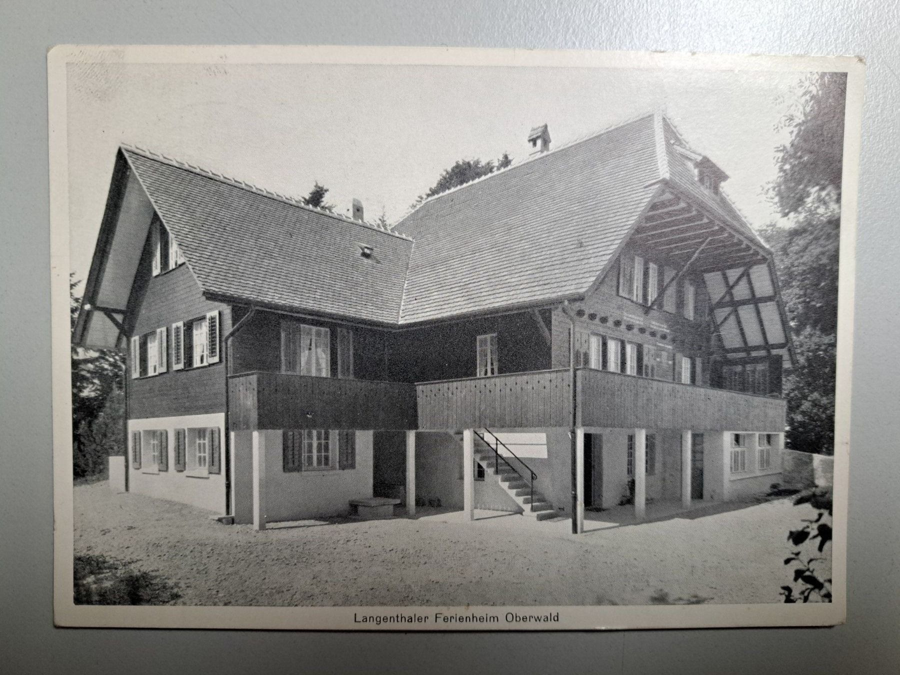 Cartoline postali: Langenthal Ferienheim Oberwald - Ansichtskarte – Usato da Kirchberg BE venduto da Soldino