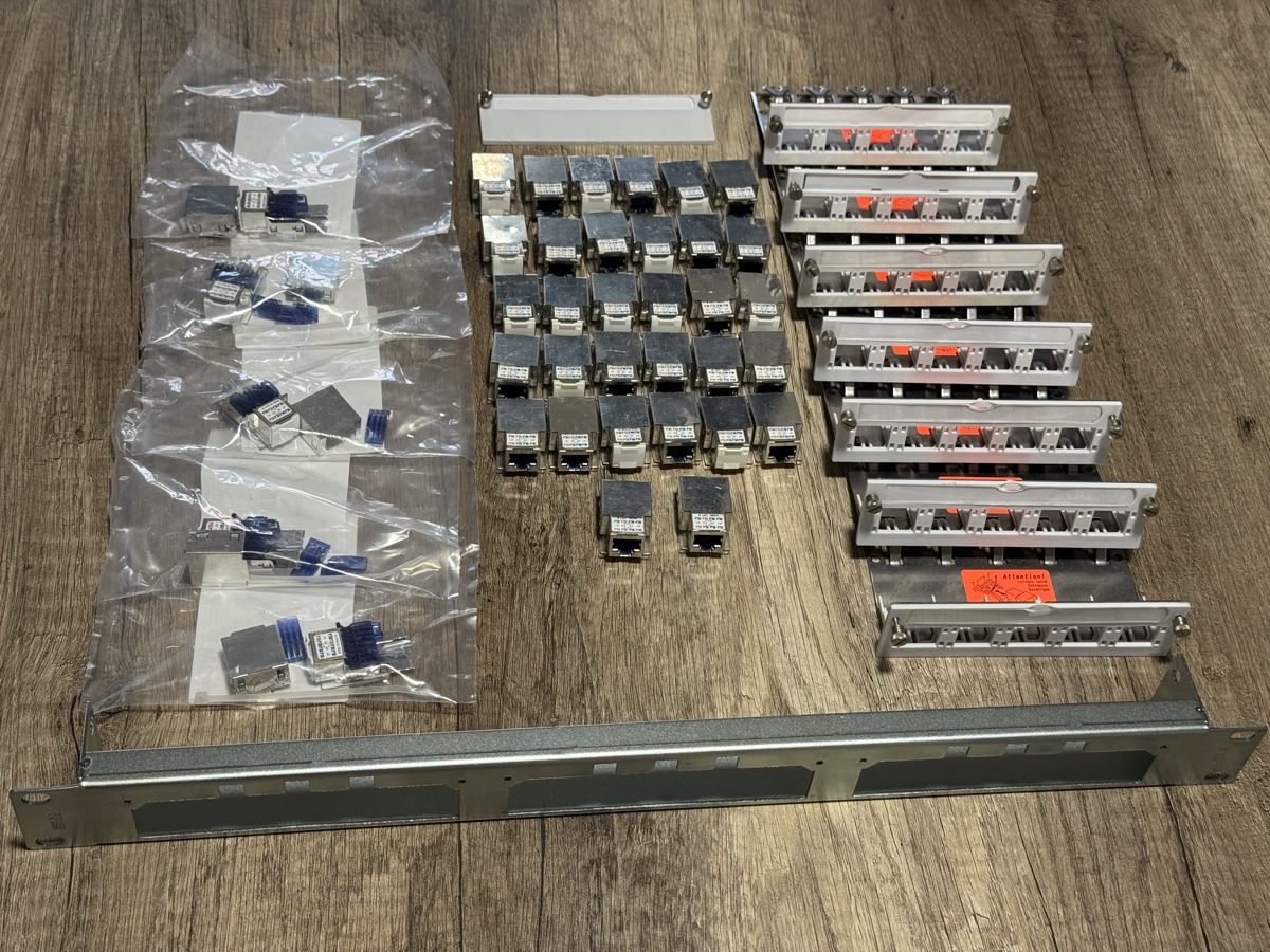 Racks & Cavalletti: Patch Panel 15 Port Cat. 6 6A inklusive Zubehör – Usato da Klingnau venduto da Cola_Vanille