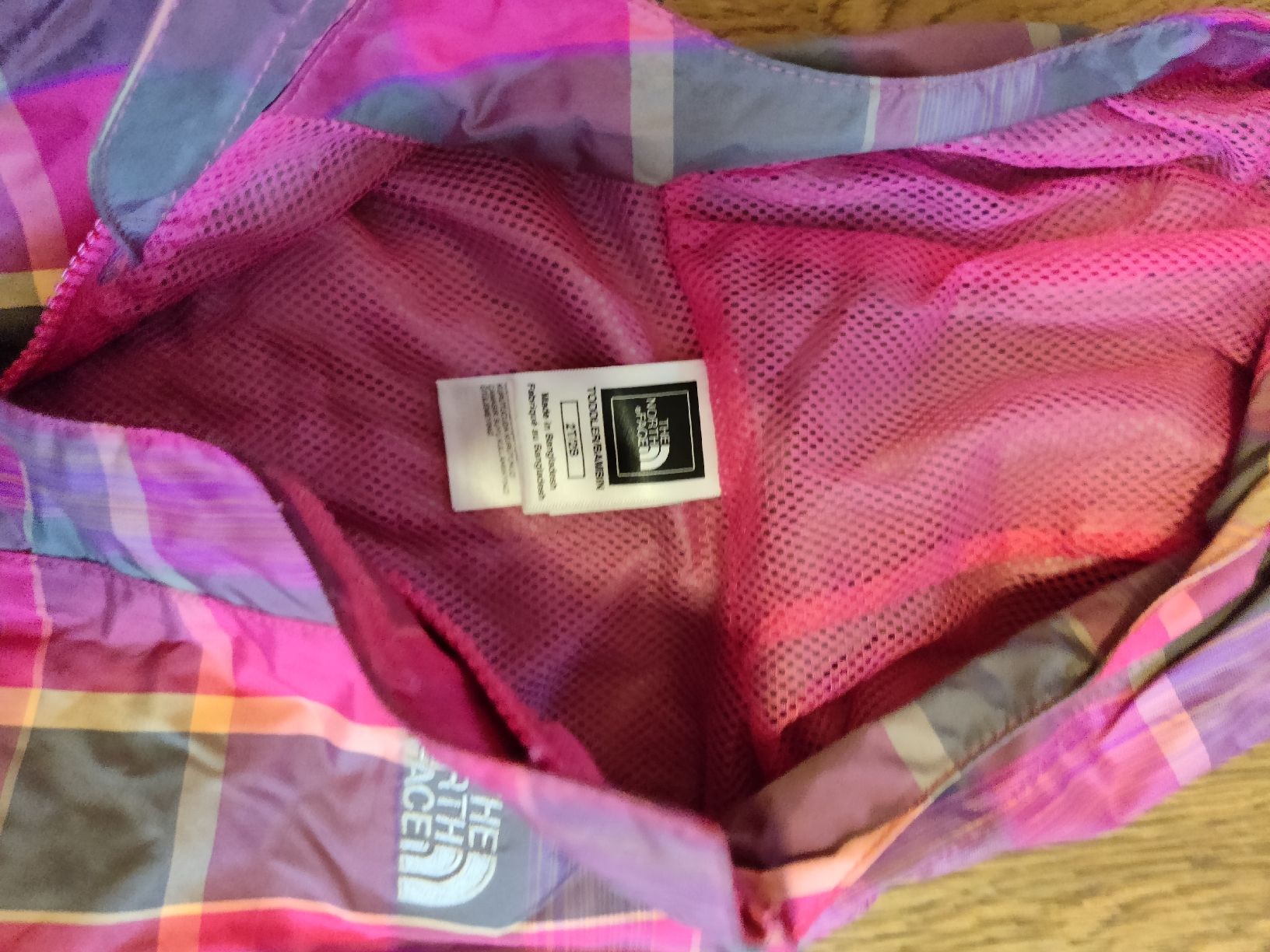 North Face Giacche & Cappotti: The North Face maedchenregenjacke Gr.2T – Usato da Ostermundigen venduto da Louhdezd 1