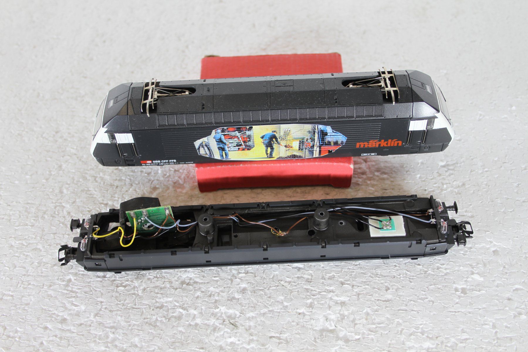 Märklin Modellini di ferrovie: Märklin SBB Re 460 Dummy E-Lok Heizer – Usato da Triesen venduto da gleis8 8