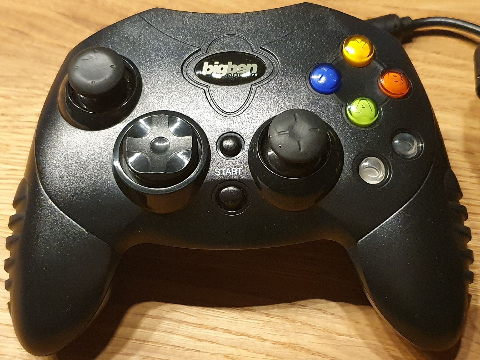 Microsoft Controller: Bigben Xbox Joystick/Controller, schwarz, Kabelgebunden. – Defekt aus Worb von MisterSunshine 1