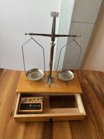 Antike Präzisions-Goldwaage / Dentallabor-Waage mit Gewicht