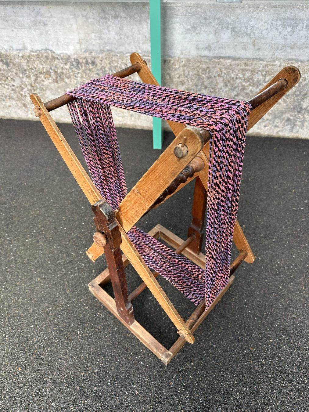 Ruote per filare: Wollwickler Haspel aus Weberei – Usato da Laupen ZH venduto da Mcafi02