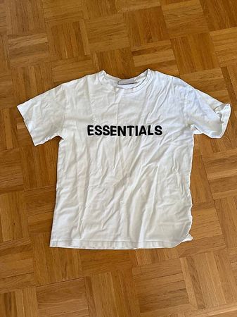 Essentials Tshirt