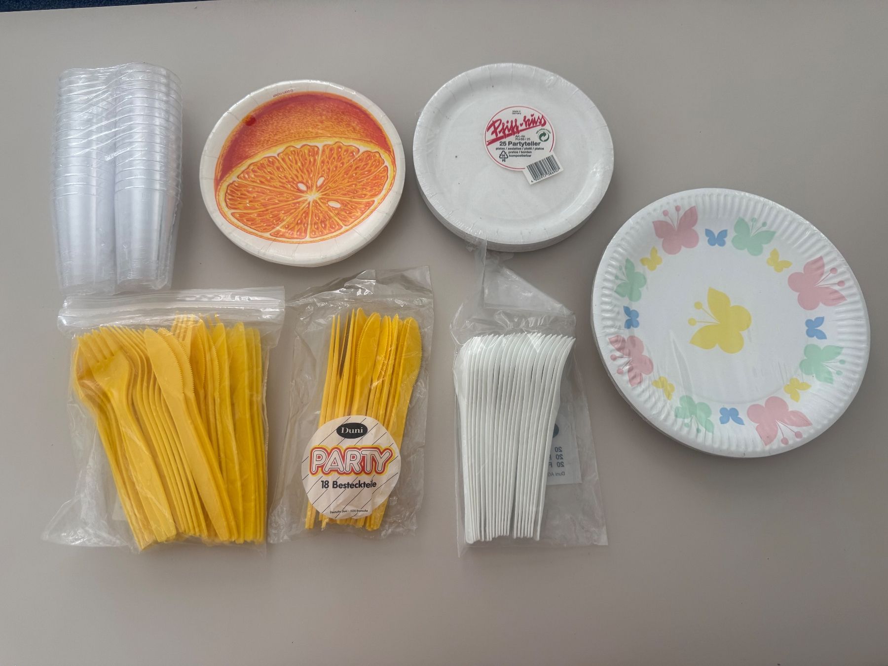 Services de table: Party Teller Besteck Becher Einweg neu – Neuf avec emballage d'origine à Zollikon par dorean