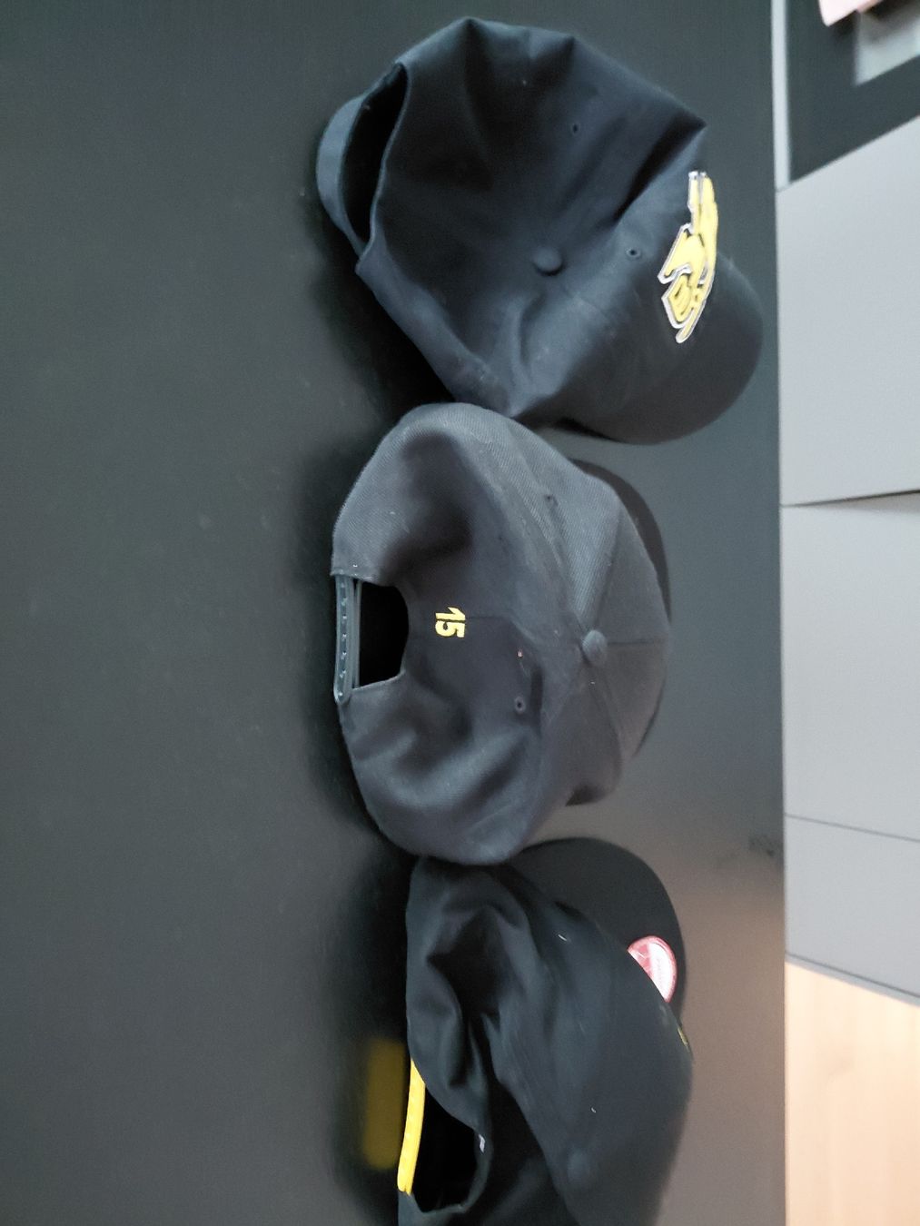 Chapeaux, bonnets & casquettes: Kappen Set YB 3 Stk – D'occasion à Heimberg par 19BERN31 1