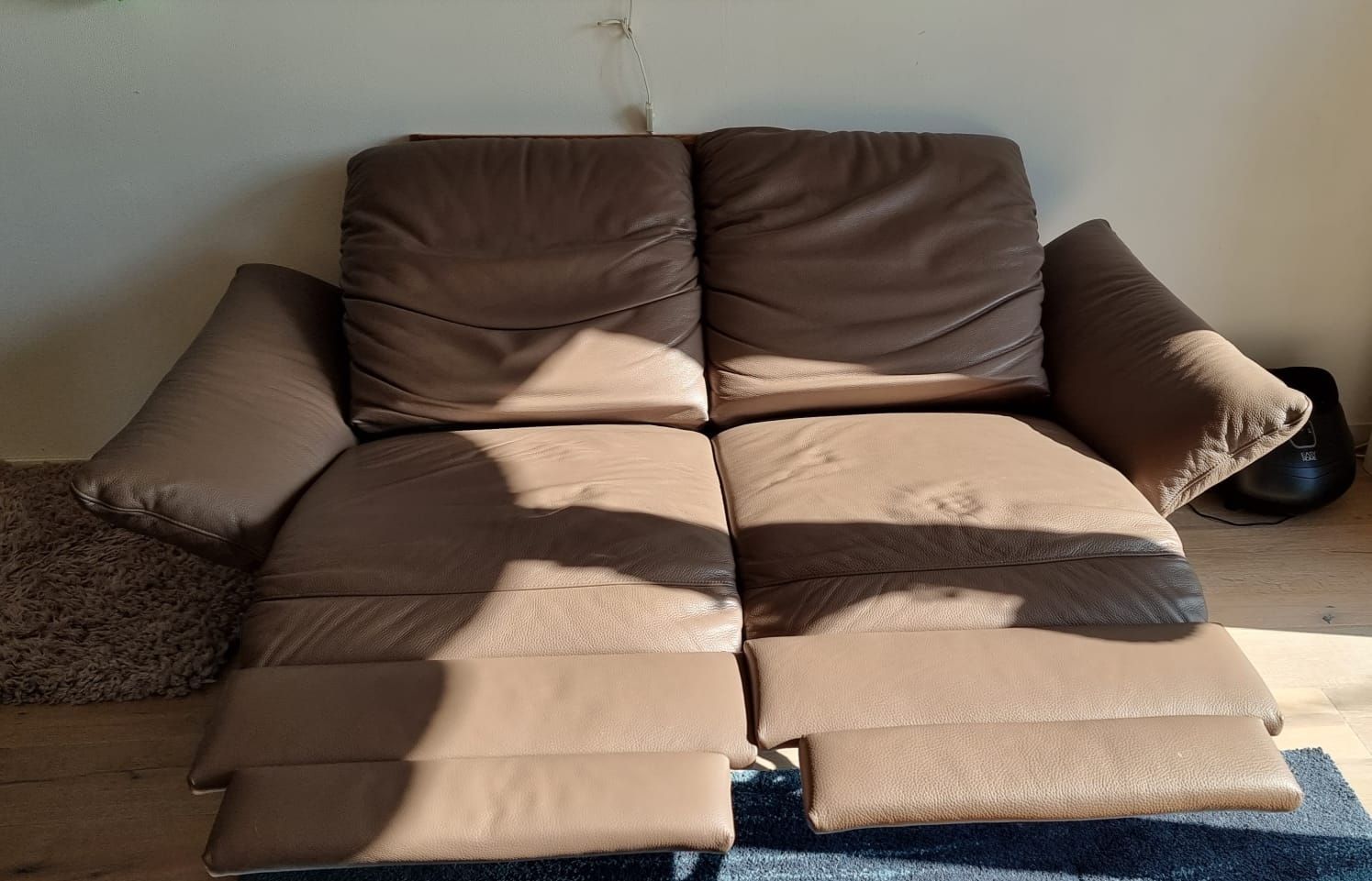 Sofas: Zwei Gemütliche 2- Sitzer Sofas, super Leder, Farbe: Taupe – Gebraucht aus Islisberg von Nmoving 4
