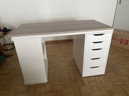 Schreibtisch weiss mit Schubladen und Regal