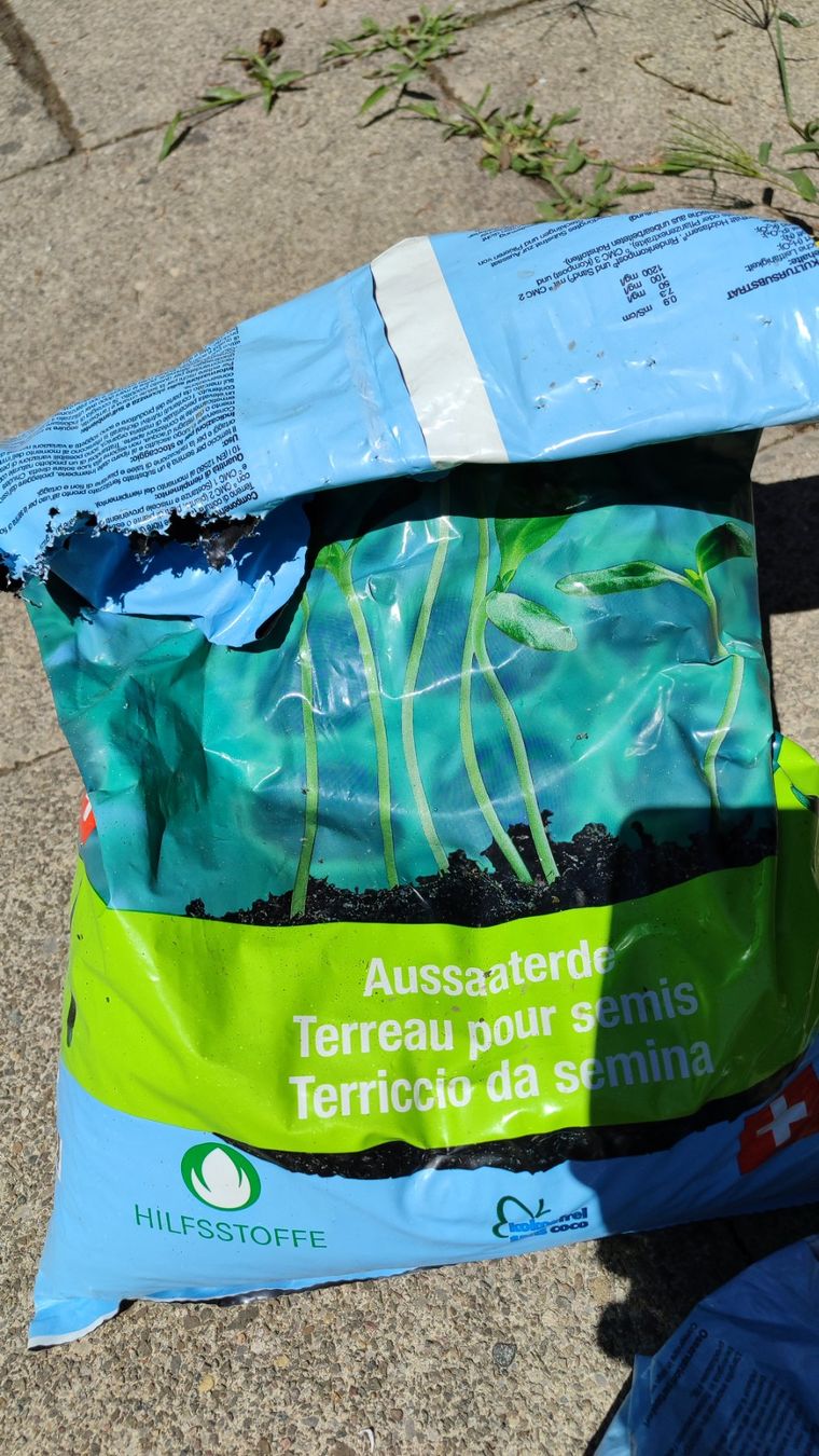 Migros Vasi per fiori: Gartenmaterial, Erde, Blumentöpfe, Gitter, Anzuchts-Set – Usato da Brüttisellen venduto da nic_xm7s 6