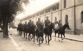 Zürich. Schweizer Dragoner (Kavallerie) zu Pferd