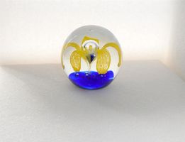 Glaskugel Briefbeschwerer Traumkugel blau gelb