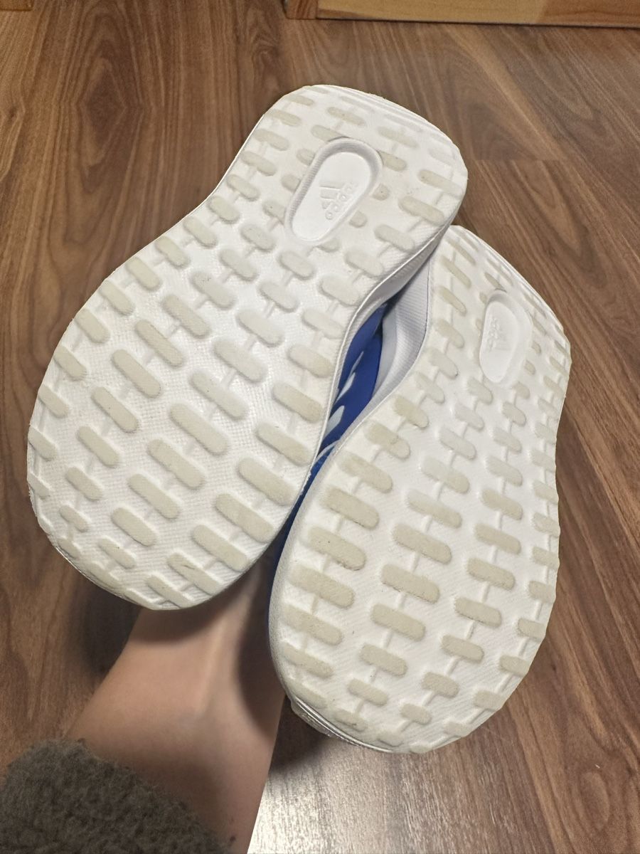 Adidas Scarpe per ragazzi: Adidas Sportschuhe 25.5 – Usato da Zermatt venduto da katytesunshine 1