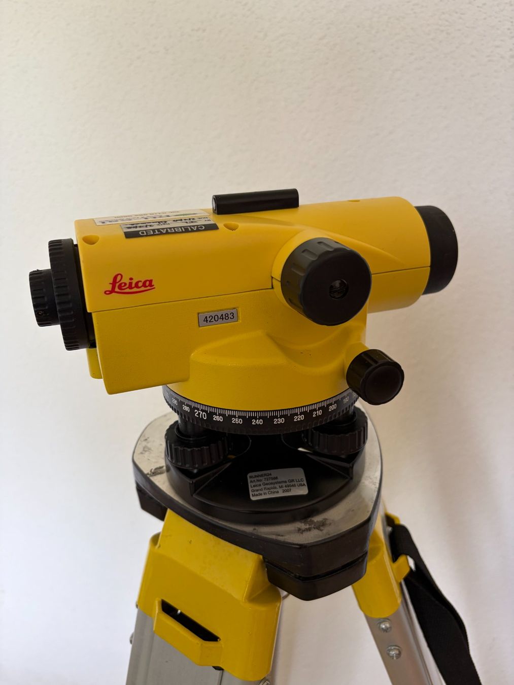 Leica Misurare: LEICA RUNNER 24 AUTOMATIC LEVEL PLUS ACCESSORIES. – Usato da Küsnacht ZH venduto da joh_5qrt 3