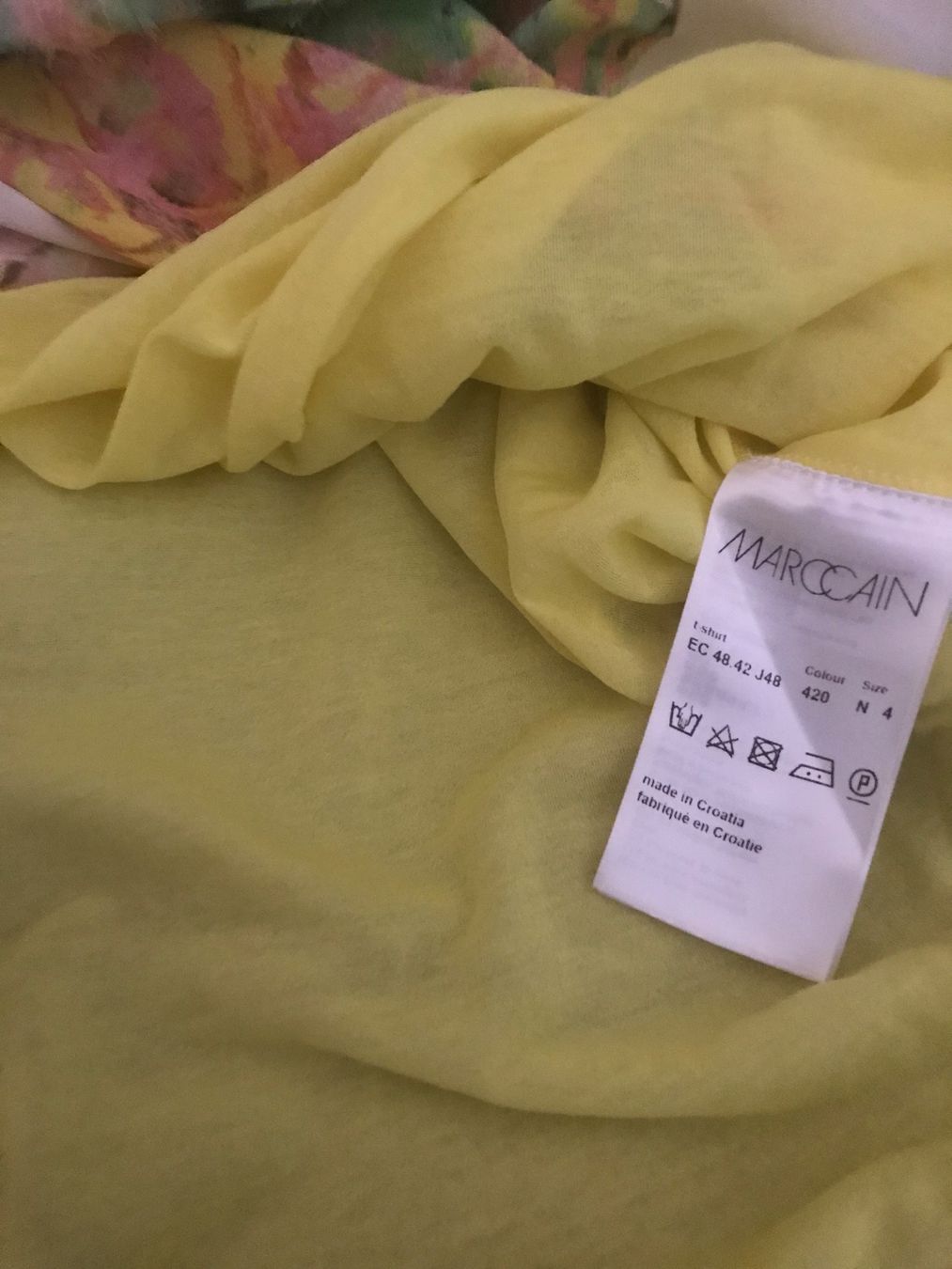 Marc Cain T-Shirts: Marc Cain T-Shirt mit Ananas-Print – Gebraucht aus Niederteufen von mix18 3