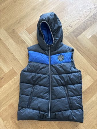 Tolles Gilet mit Kapuze, Grösse 152/158