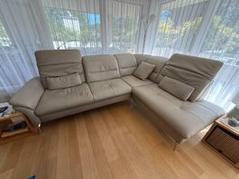Hochwertiges Echtleder-Ecksofa, 18 Monate, Neupreis CHF6000