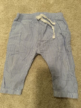 Süsse H&M Baby Stoffhose gestreift Gr. 74